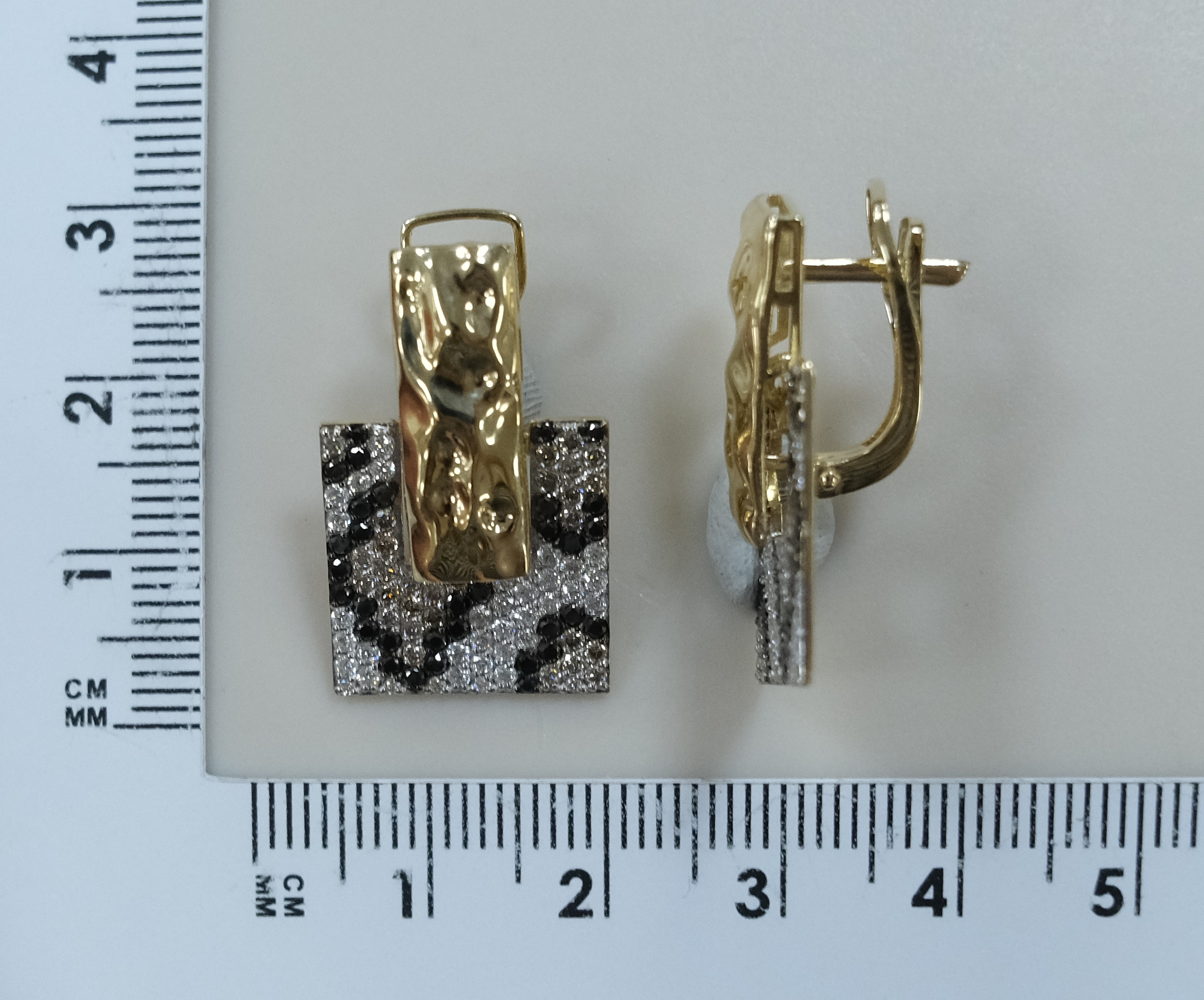 Серьги из желтого золота с бриллиантами